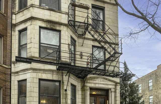 665 W Roscoe Street unit: G photos photos