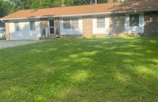Ranch home with two car garage located on over 1/2 acre - 4129 Stow Road, Stow, OH 44224