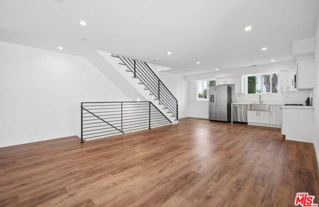 6334 1/2 Beck Avenue Gallery 3