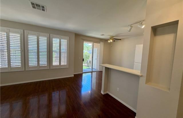 251 GREEN VALLEY Gallery 3