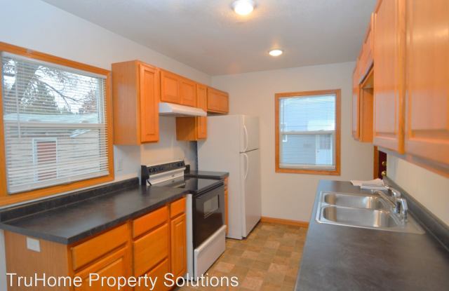 2616 6th Ave N - 2616 6th Avenue North, Grand Forks, ND 58203