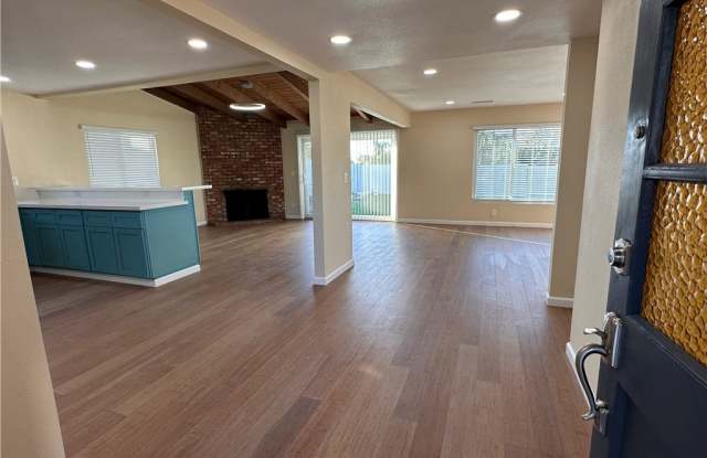 700 La Presa Drive Gallery 2
