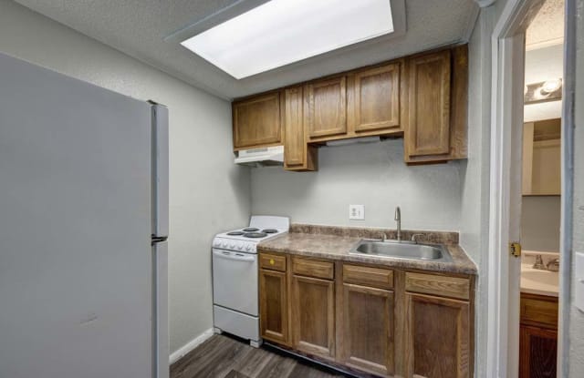 Pelican Pointe Apartments Gallery 2