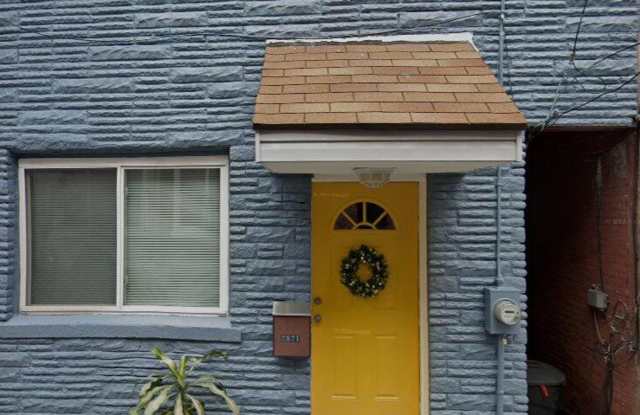 *Charming  Updated 2BD/1BA Townhouse for Rent in Southside* - 2821 Larkins Way, Pittsburgh, PA 15203