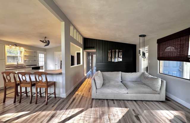 7102 Woodhue Lane photos photos