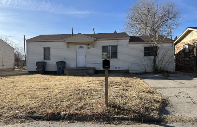 2816 Southwest H Avenue - 2816 Southwest H Avenue, Lawton, OK 73505