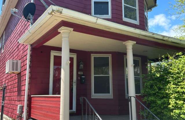 Section 8 Accepted! 3br/1.5ba with 2 Car Garage and lots of storage! photos photos