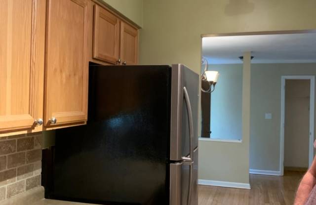 Gorgeous 2 bed 2 bath home walking distance to Costco Available 11/6/2026 Gallery 3