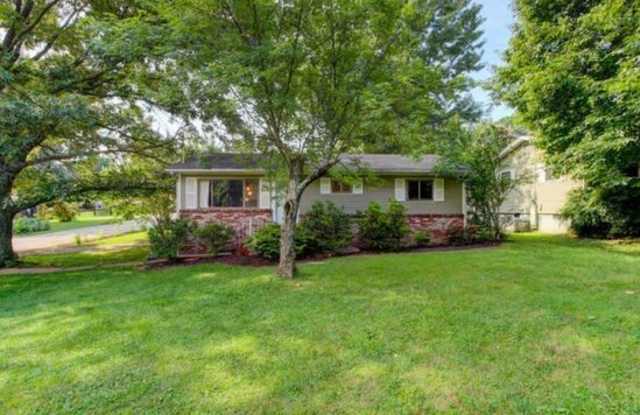 South Knox 2BR/ 1BA one-level house photos photos South Knox 2BR/ 1BA one-level house photos photos