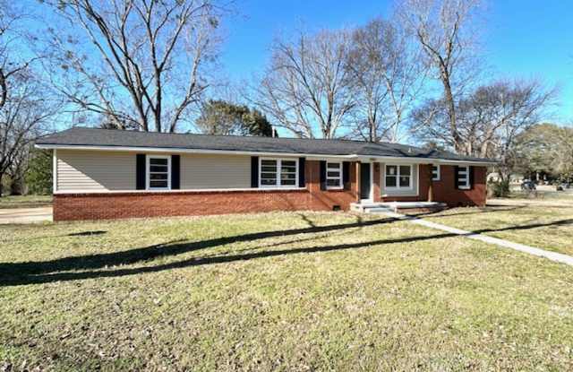 Coming Soon-2/5/26!- Charming 3- bedroom home with a move in special! photos photos