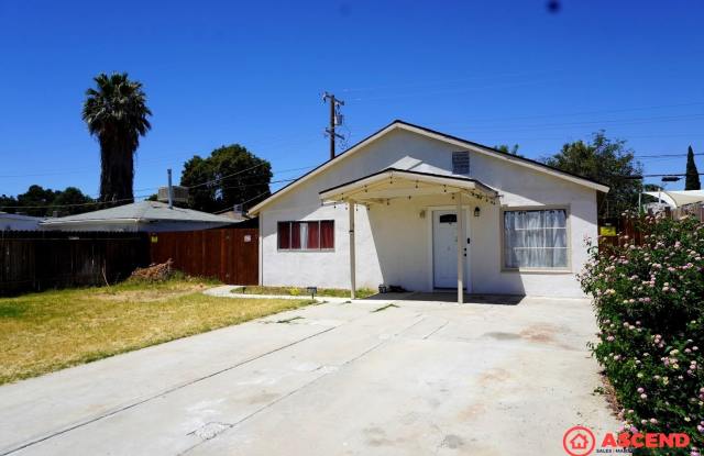 Cozy 2BD/1BA Home in Bakersfield's 93308 — Trash Included, Driveway & No Pets! photos photos