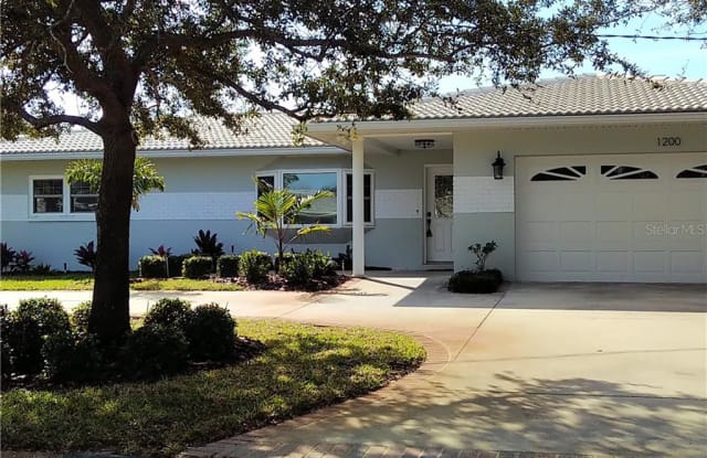 1200 37TH AVENUE NE - 1200 37th Avenue Northeast, St. Petersburg, FL 33704