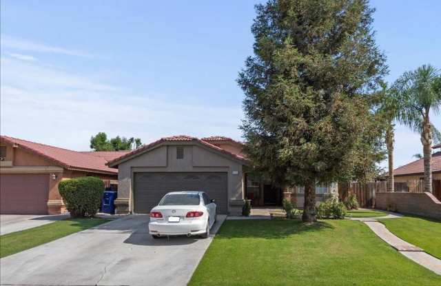 Spacious 4-Bedroom Home with Pool photos photos