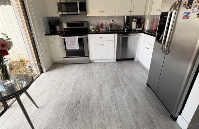 10095 SW 77th Ct Gallery 4