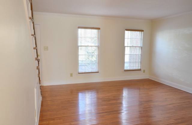 Avail Aug 2027 - Beautiful 2 Bedroom, 1.5 Bath Townhome – 1 mile to UNC! Gallery 4
