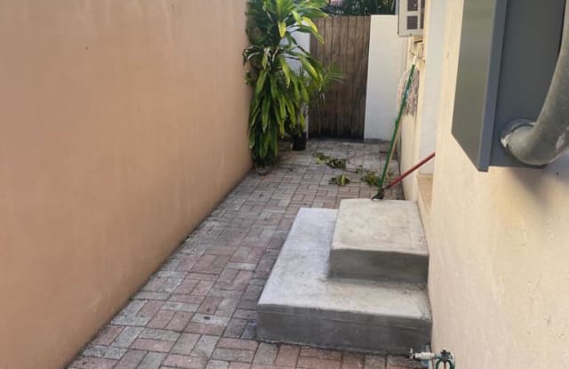 433 Southwest 21st Road - 433 Southwest 21st Road, Miami, FL 33129