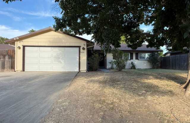 Showing Saturday 7/4 FROM 10:30-11AM and Sunday 7/5 from 2-3pm!! 3 Bed 2 Bath remodeled home photos photos
