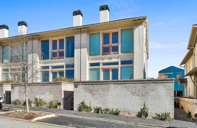 Fully Furnished Trilith Townhome with Large Patio and 2 Car Garage - 560 Heatherden Avenue, Fayette County, GA 30214