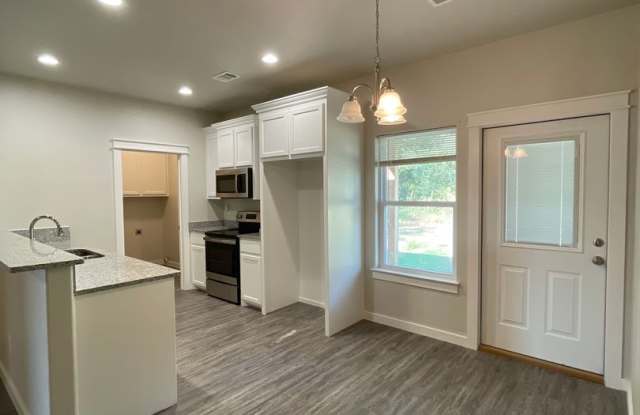 Cozy 3 bed, 2 bath close to Choctaw Casino Gallery 4