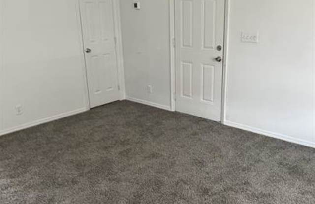 1196 Southeast Freedom Circle - 1198 Gallery 2