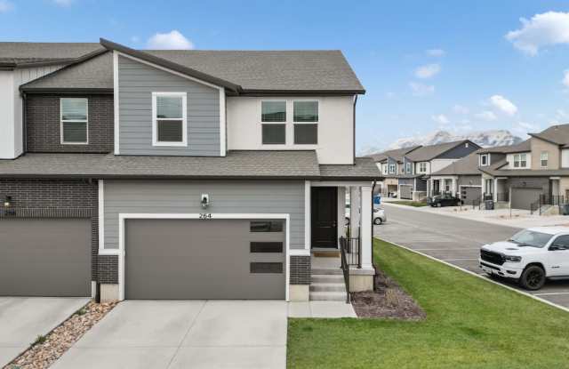 Now Leasing: 4-Bed, 2.5-Bath Home in Vineyard for $2,495! photos photos