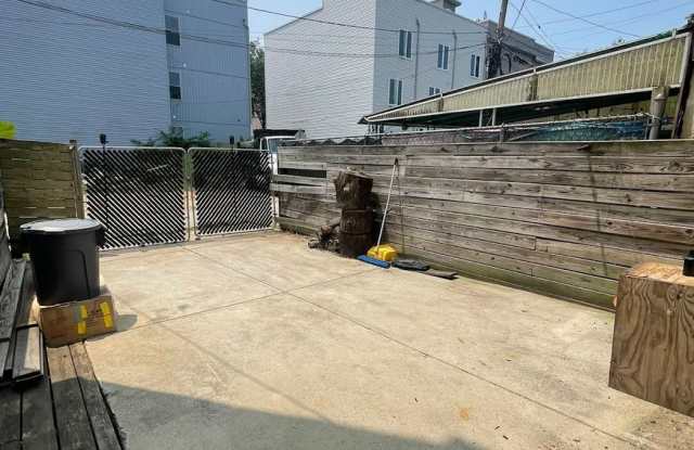5-Bedroom 3 Bathroom w Roof Deck and Private Parking! Gallery 3