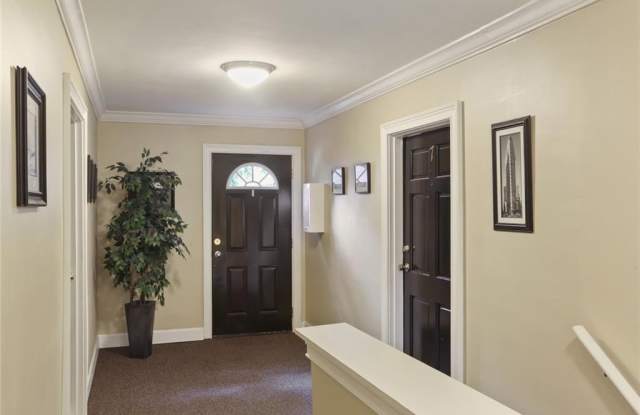 880 Glendale Terrace NE Gallery 2
