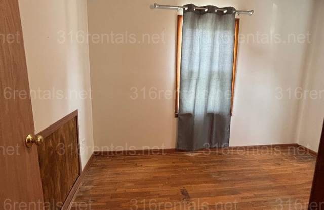 Three bed one bath house available now! photos photos Three bed one bath house available now! photos photos
