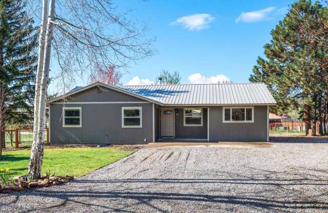 4 Bed Bayfield Rental with Fenced Yard, RV Parking & Fiber Internet Gallery 1