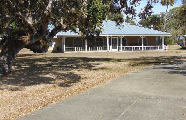 1092 Riverbend Drive photos photos