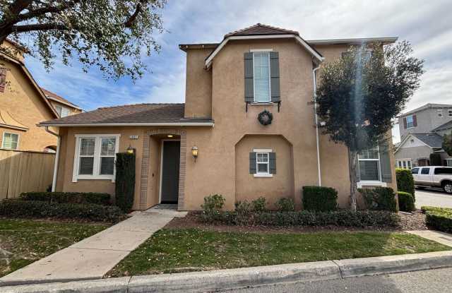 Move-In Special! $1,000 Off – Beautiful 3-Bedroom Home with Modern Upgrades in Prime Clovis Location photos photos