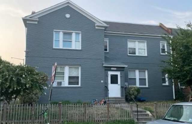 1600 E Street NE photos photos