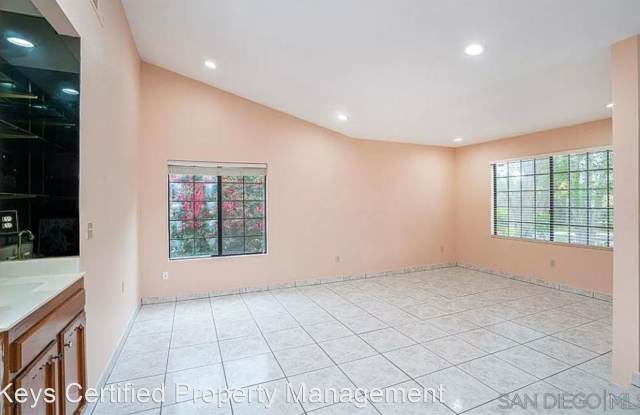 1504 Sundale Gallery 3