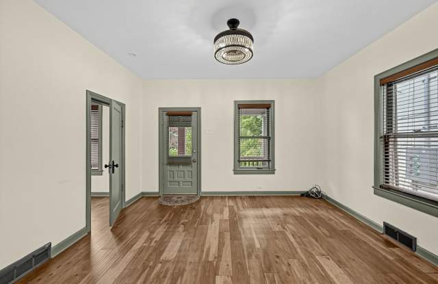 2Bd/1Ba Seattle Home Gallery 4