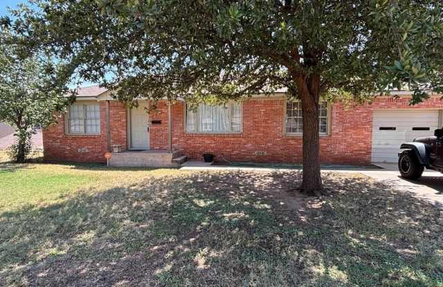 1711 Princeton Ave - 1711 Princeton Avenue, Midland, TX 79701