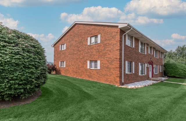 2586 Maple Street - 6 photos photos
