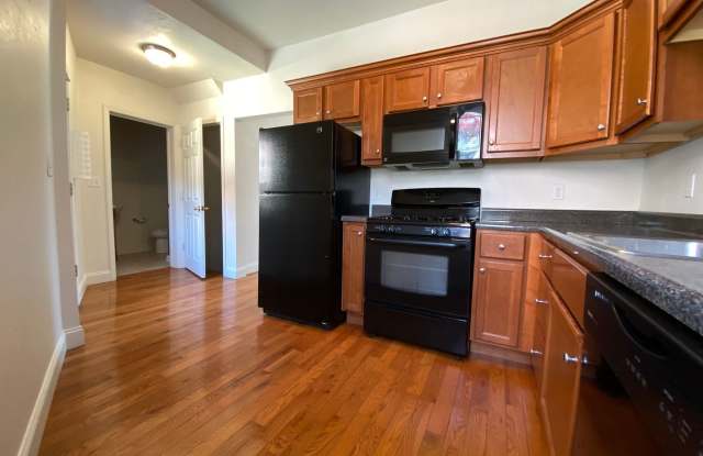 Spacious Four Bedroom in Squirrel Hill! Close to CMU! Ample Natural Light! Call Today! photos photos