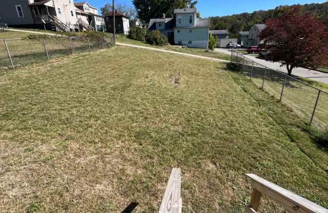 Updated 4BR/2BA Home for Rent – Large Backyard & Ample Living Space Gallery 4