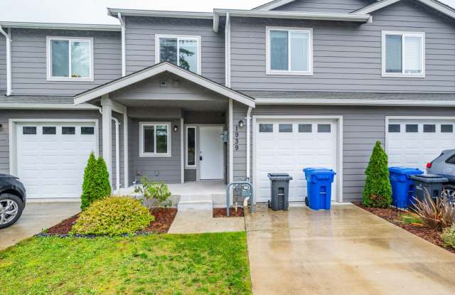 3 Bedroom 2.5 Bath Townhouse - 1939 Southwest Cooper Way, Oak Harbor, WA 98277