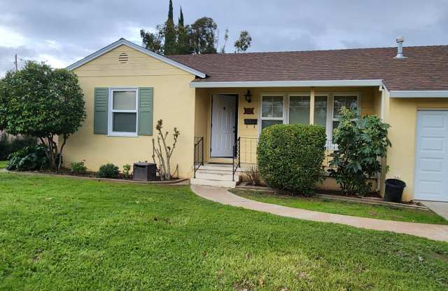 2 Bedroom 1.5 Bathroom Home in S. Land Park with Updated Kitchen photos photos 2 Bedroom 1.5 Bathroom Home in S. Land Park with Updated Kitchen photos photos