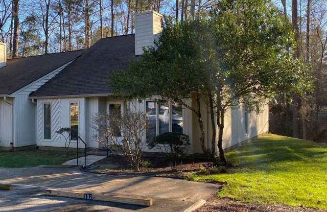 102 Woodbridge Lane, Chapel Hill, NC 27514 Gallery 2