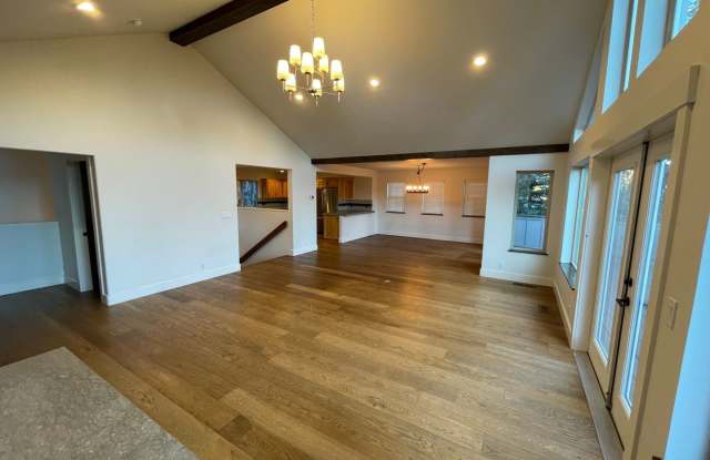 1152 NW Redfield Circle Gallery 4