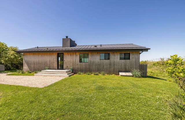 419 E LAKE DR Gallery 2