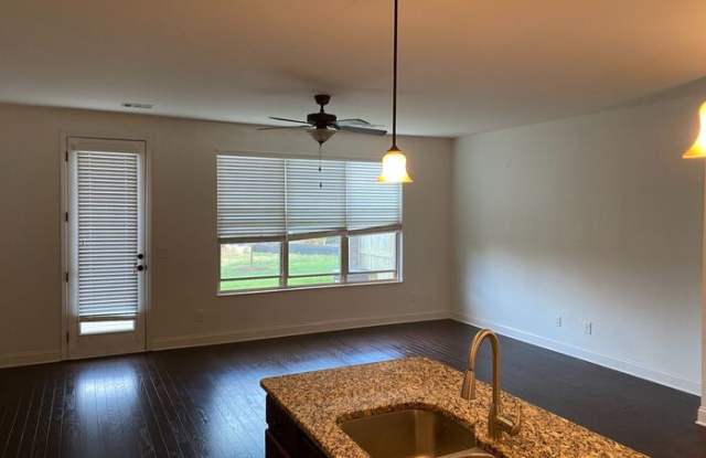 2004 Bungalow Drive Gallery 3