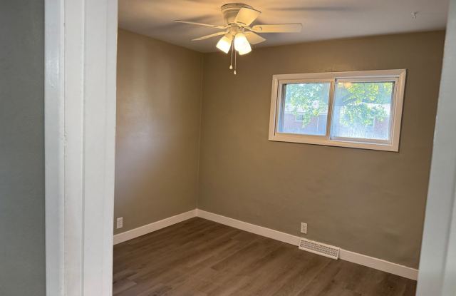 3br 1bthr 1cr garage fenced in back yard Gallery 4