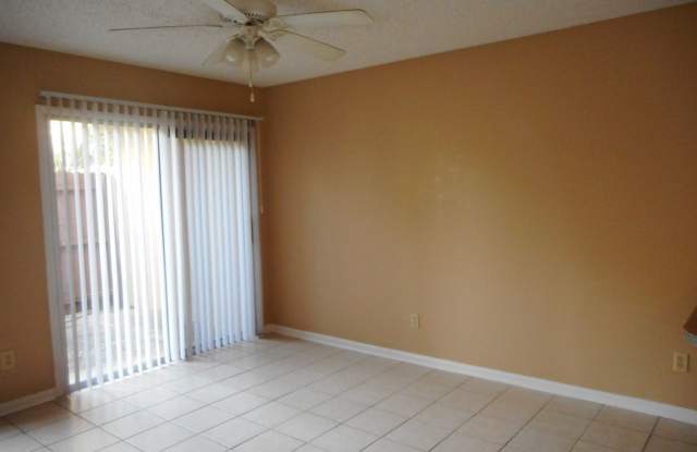 1 Bedroom 1 Bath – 641 NE 26th Court-Unit A  Cypress Villas Gallery 3