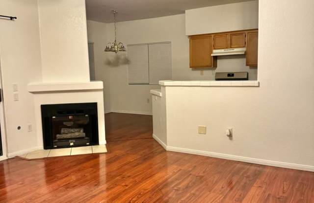 2-bedroom unit with a Pool View!! Gallery 4