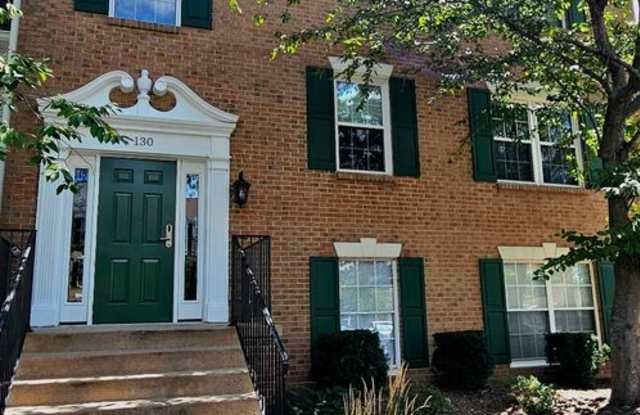 Spacious 2-Bedroom Condo in a Prime Leesburg Location with Brand-New LVP Flooring photos photos