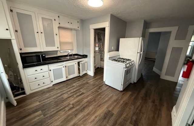 Third floor, 2 bed/1 bath, West Manchester $1700 photos photos