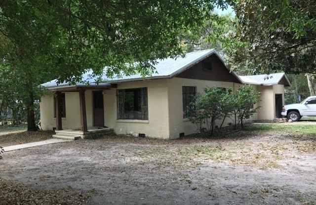 Now Leasing for Fall! Close to UF! 3 Bedroom, 1 Bath Home photos photos